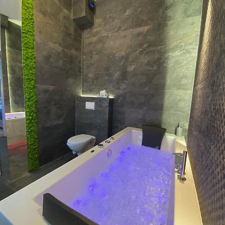 Apartament Bialy Z Jacuzzi Краків Екстер'єр фото