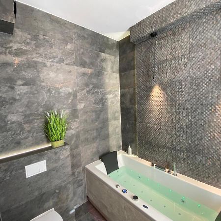 Апартаменти Apartament Bialy Z Jacuzzi Краків Екстер'єр фото