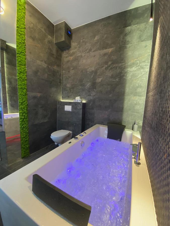 Apartament Bialy Z Jacuzzi Краків Екстер'єр фото