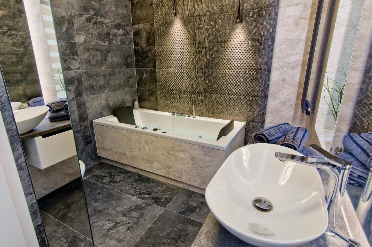 Apartament Bialy Z Jacuzzi Краків Екстер'єр фото