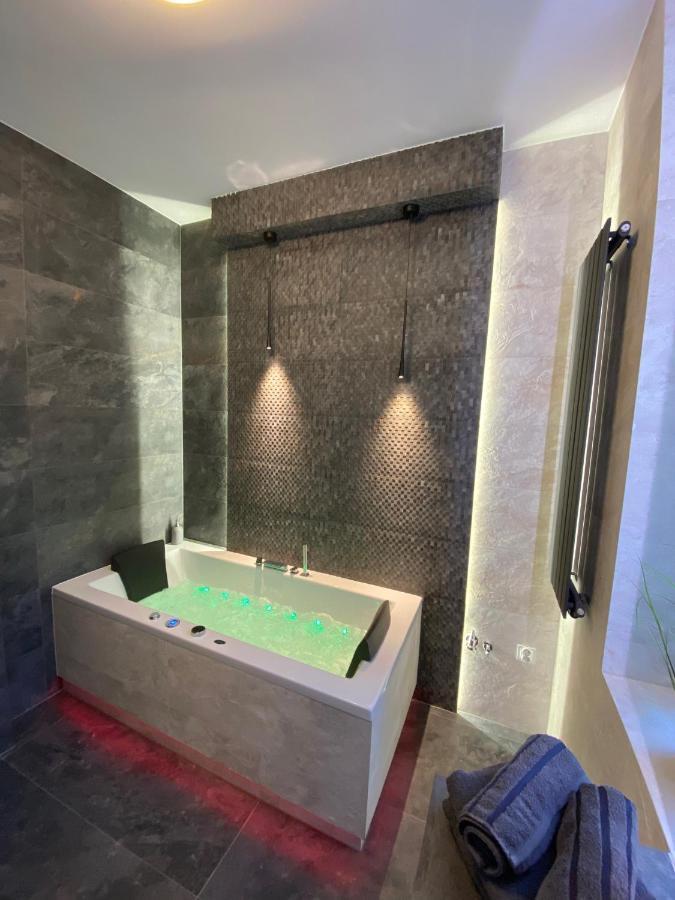 Апартаменти Apartament Bialy Z Jacuzzi Краків Екстер'єр фото