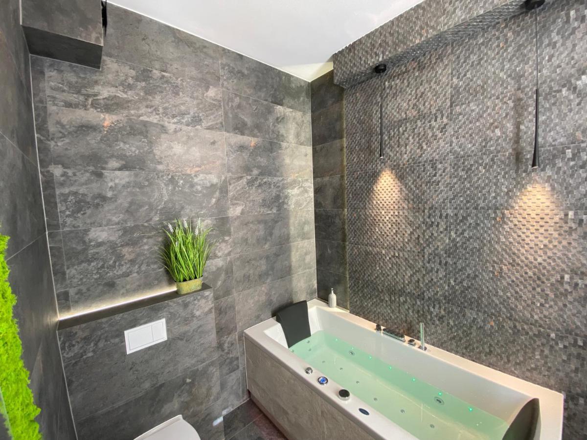 Apartament Bialy Z Jacuzzi Краків Екстер'єр фото